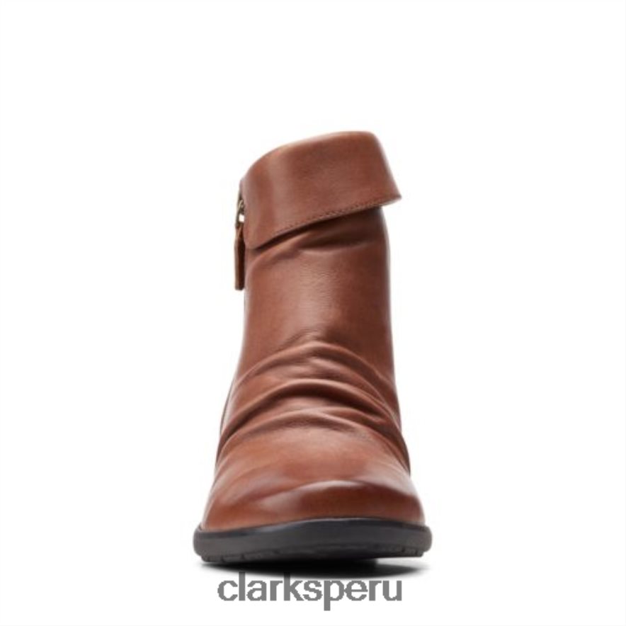 Clarks Rosely de cuero tostado oscuro con cremallera unisexo Clarks 40N4LX4144 cuero bronceado oscuro
