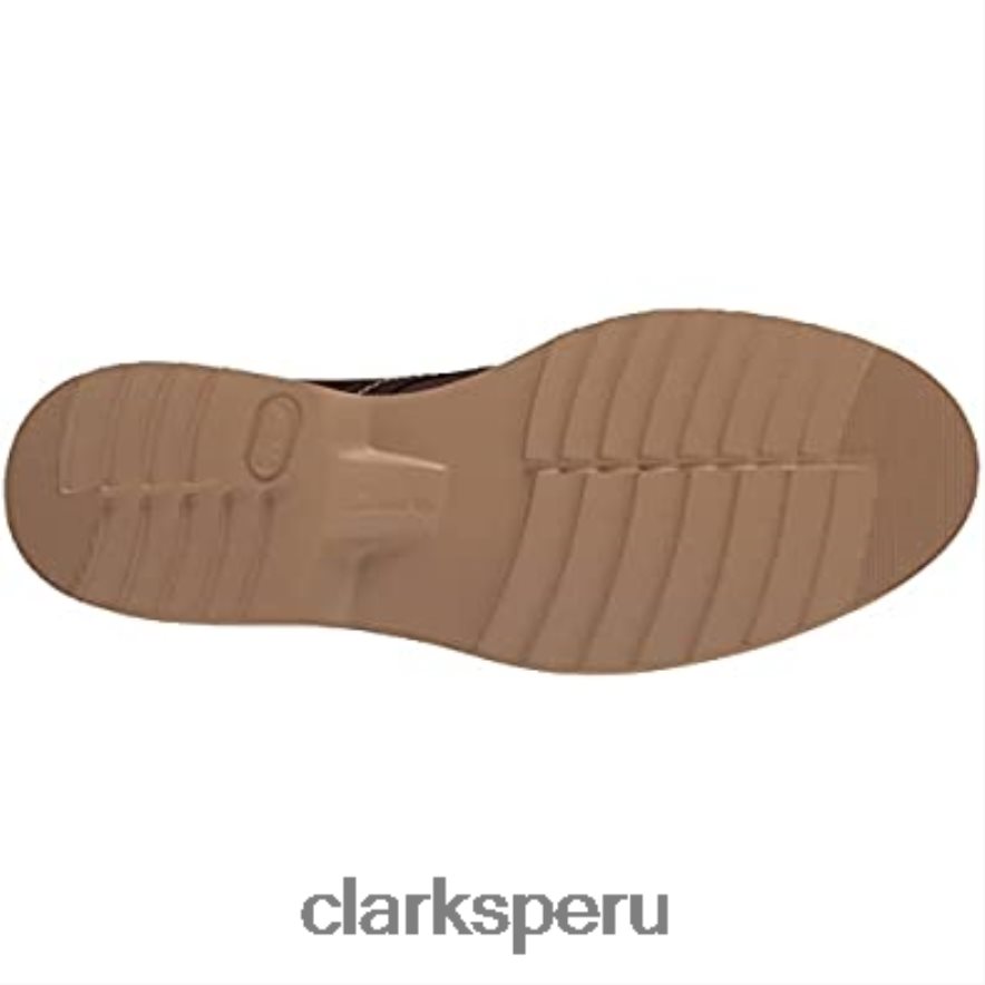 Botas clarks fallhill mid chukka para hombre de nobuk marrón oscuro hombres Clarks 40N4LX434 nubuck marrón oscuro