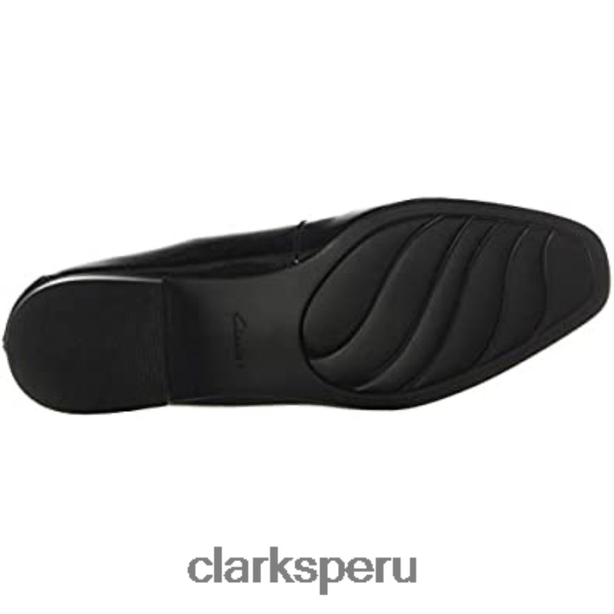 Mocasines Clarks Juliet Lora de charol negro para mujer mujer Clarks 40N4LX1569 charol negro