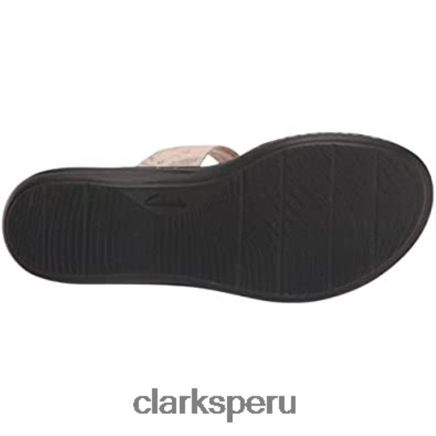 Sandalia plana Laurieann Judi para mujer Clarks Sand Interest mujer Clarks 40N4LX2917